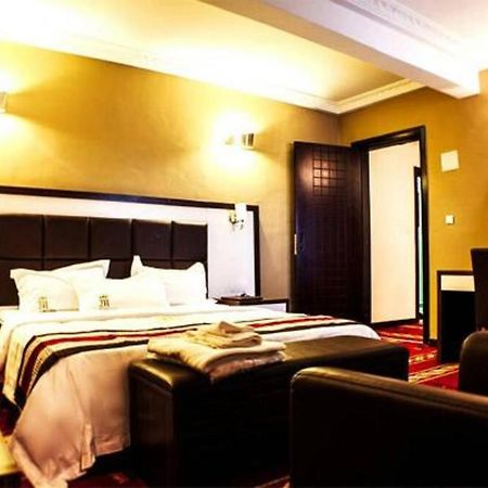 Mbayaville Hotel Дуала Екстер'єр фото