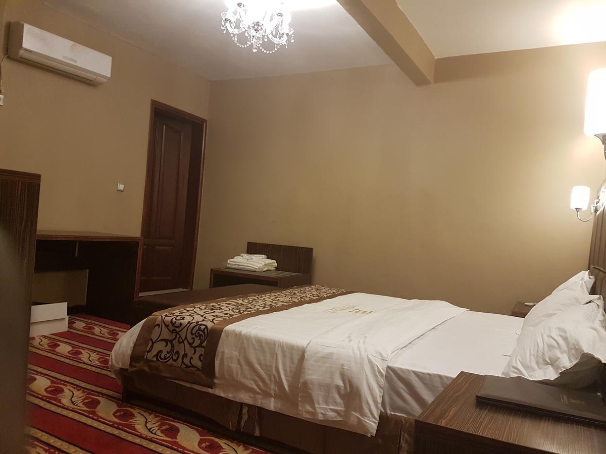 Mbayaville Hotel Дуала Екстер'єр фото