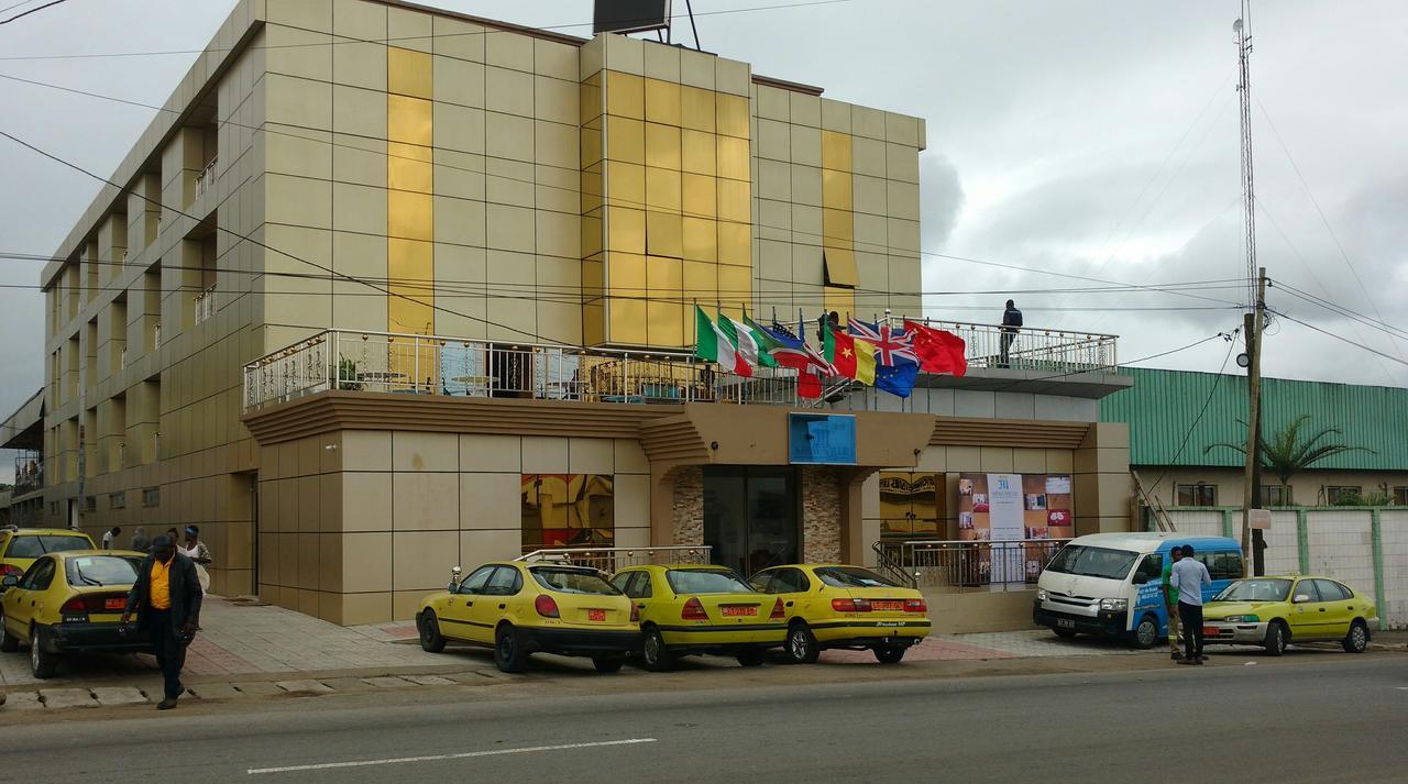Mbayaville Hotel Дуала Екстер'єр фото
