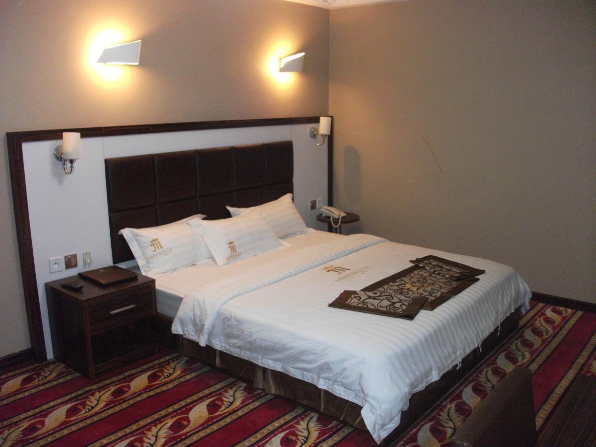 Mbayaville Hotel Дуала Екстер'єр фото