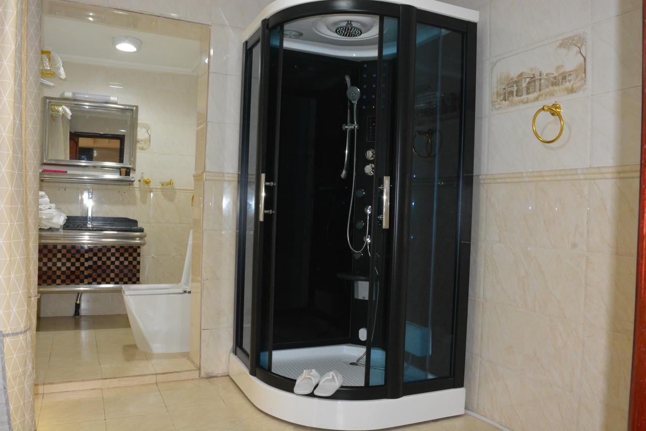 Mbayaville Hotel Дуала Екстер'єр фото