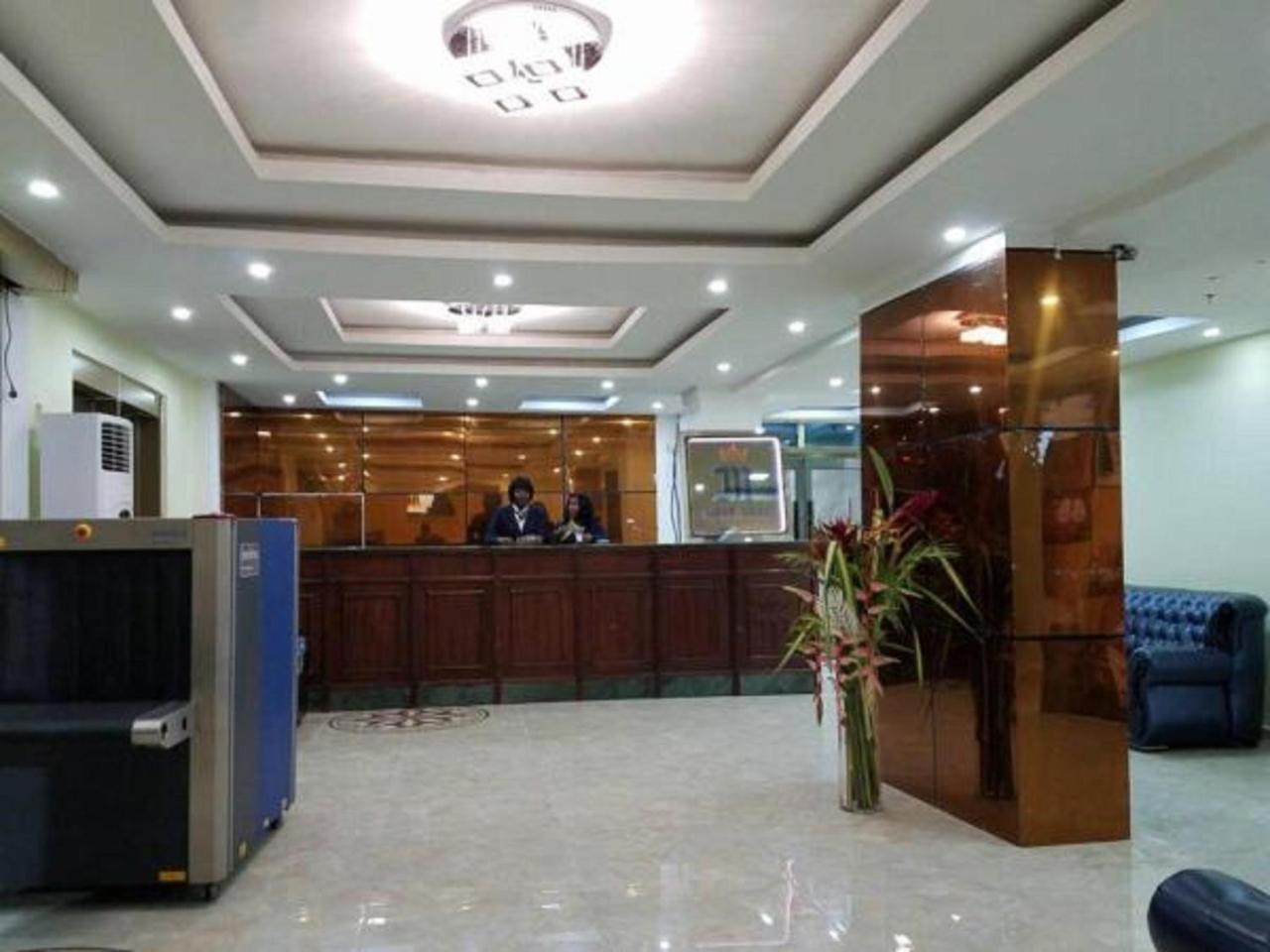 Mbayaville Hotel Дуала Екстер'єр фото