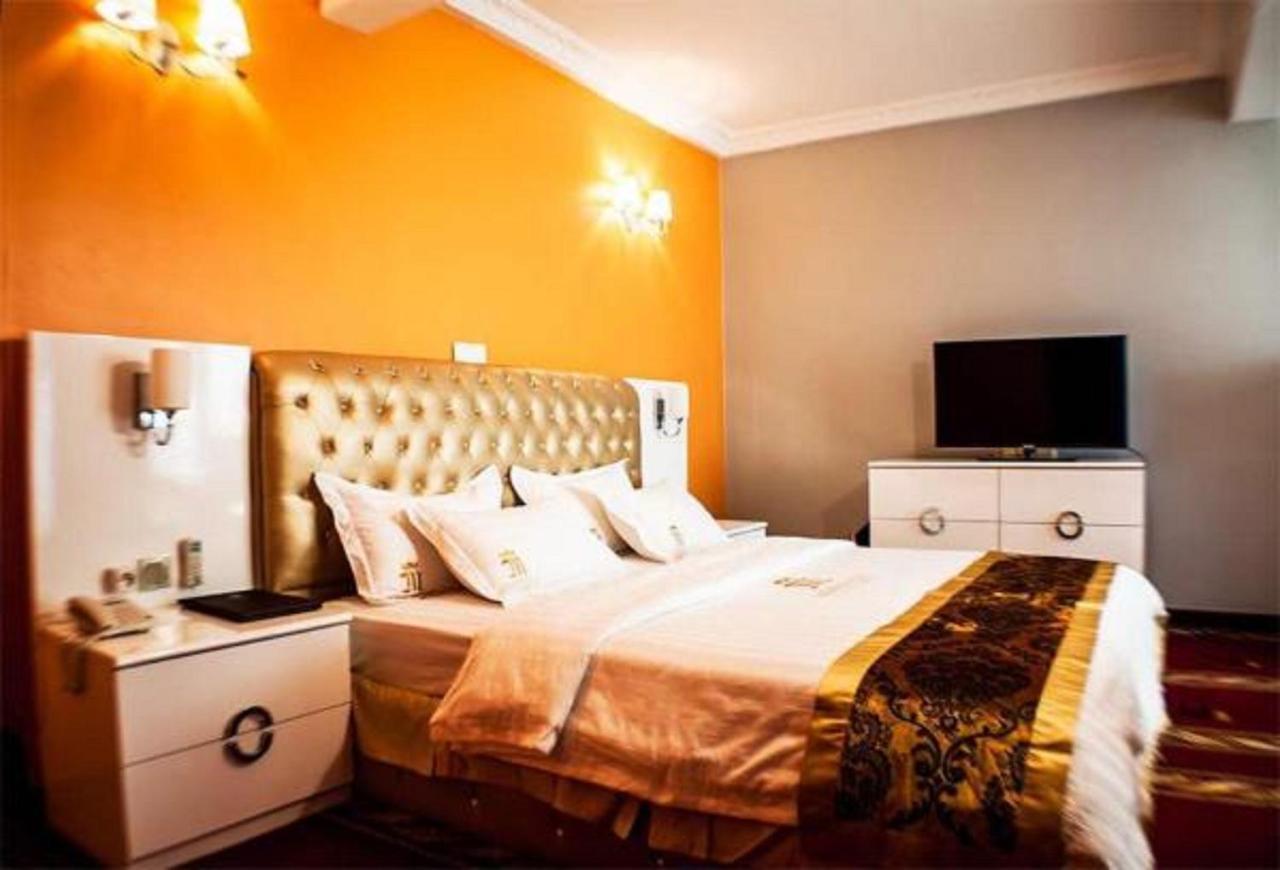 Mbayaville Hotel Дуала Екстер'єр фото